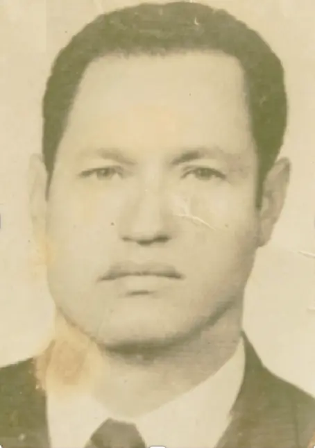 foto en color sepia del rostro de virgilio bolaños padre de la autora escritora y periodista norma bolaños como imagen del escrito poema cancion favorita de la seccion no es narnia es norma del medio digital el pajaro azul